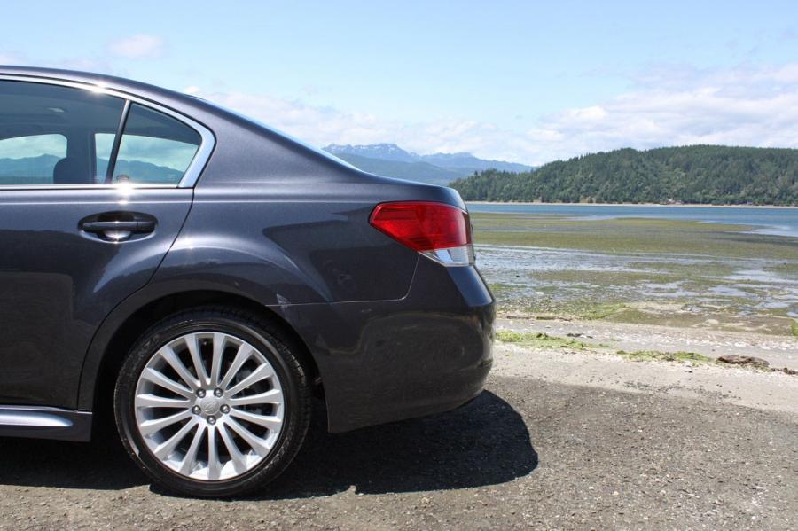  Subaru Legacy 2.5GT 2010 года  (фото 74 из 82)